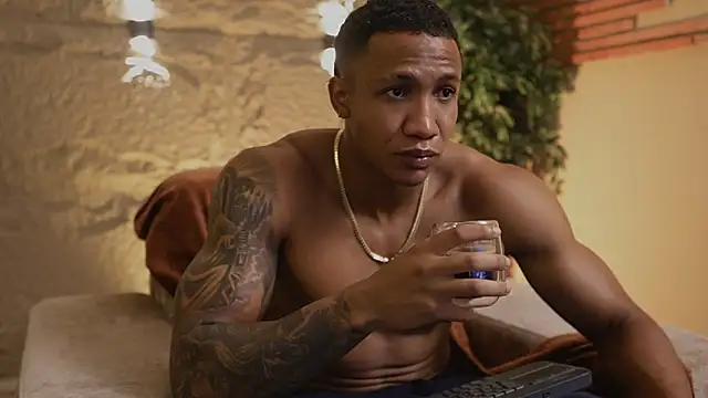 Snapshot of Logan_Varela chatting on October 28, 2025, 6:40 pm Logan Varela online show from October 28, 2025, 6:40 pm