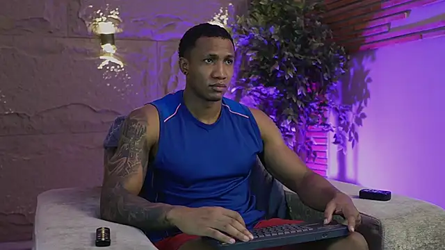 Snapshot of Logan_Varela chatting on December 5, 2025, 1:53 pm Logan Varela online show from December 5, 2025, 1:53 pm