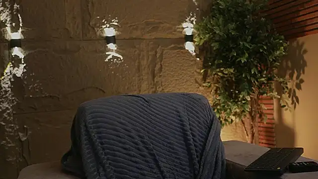 Snapshot of Logan_Varela chatting on November 10, 2025, 1:27 pm Logan Varela online show from November 10, 2025, 1:27 pm