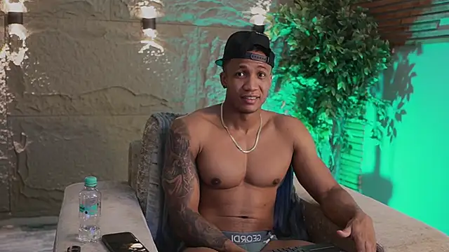 Snapshot of Logan_Varela chatting on December 4, 2025, 1:54 pm Logan Varela online show from December 4, 2025, 1:54 pm