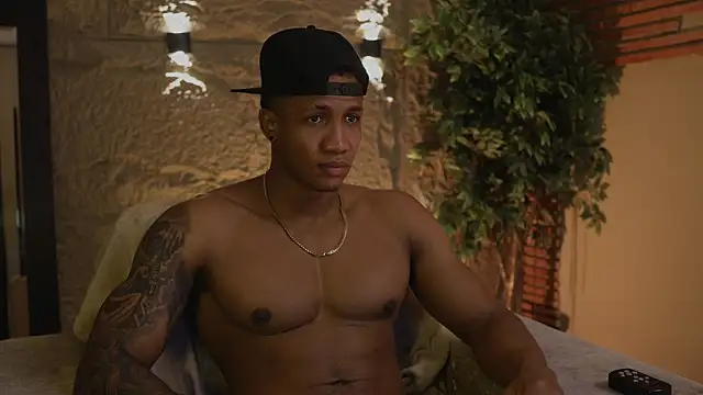 Snapshot of Logan_Varela chatting on October 22, 2025, 1:10 pm Logan Varela online show from October 22, 2025, 1:10 pm