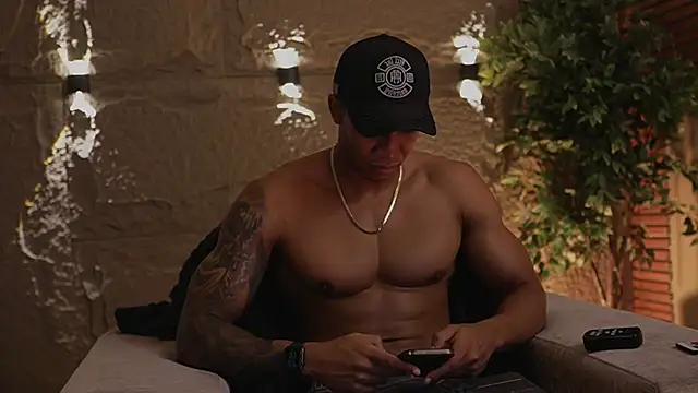 Snapshot of Logan_Varela chatting on November 27, 2025, 12:22 am Logan Varela online show from November 27, 2025, 12:22 am