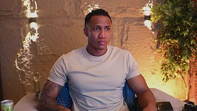 Snapshot of Logan_Varela chatting on November 9, 2025, 12:25 am Logan Varela online show from November 9, 2025, 12:25 am