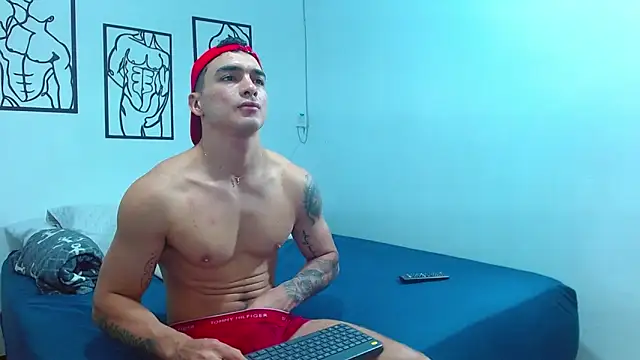 Snapshot of Big_ValentinHunk chatting on March 7, 2025, 10:32 pm Big ValentinHunk online show from March 7, 2025, 10:32 pm