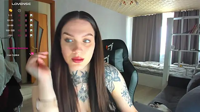 AizaRose online show from April 14, 2026, 6:07 am