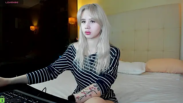 Snapshot of Valerie_Woods chatting on February 23, 2026, 12:56 am Valerie Woods online show from February 23, 2026, 12:56 am