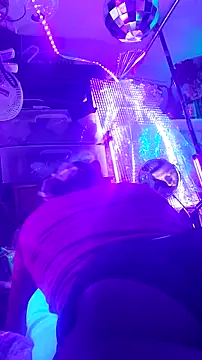 gurlnips online show from March 18, 2026, 9:04 pm