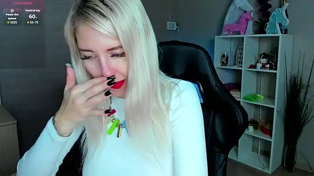 Snapshot of Mermaid_N chatting on November 19, 2025, 1:38 am Mermaid N online show from November 19, 2025, 1:38 am