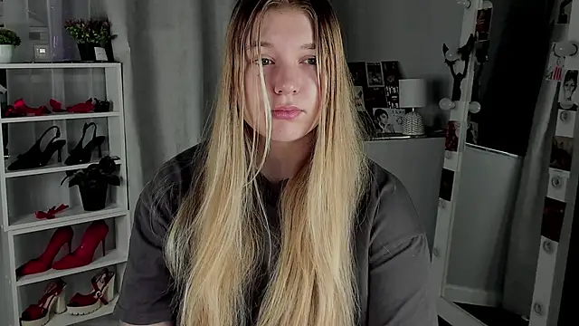 Snapshot of Rebecca_Kelly chatting on November 4, 2025, 2:15 am Rebecca Kelly online show from November 4, 2025, 2:15 am