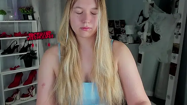 Snapshot of Rebecca_Kelly chatting on October 28, 2025, 1:50 am Rebecca Kelly online show from October 28, 2025, 1:50 am