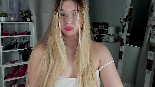 Snapshot of Rebecca_Kelly chatting on November 3, 2025, 2:28 am Rebecca Kelly online show from November 3, 2025, 2:28 am