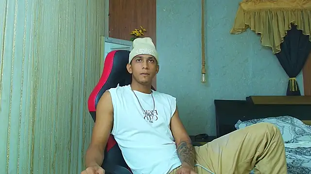 Snapshot of dominic_smith_ chatting on June 8, 2026, 2:34 am dominic smith online show from June 8, 2026, 2:34 am