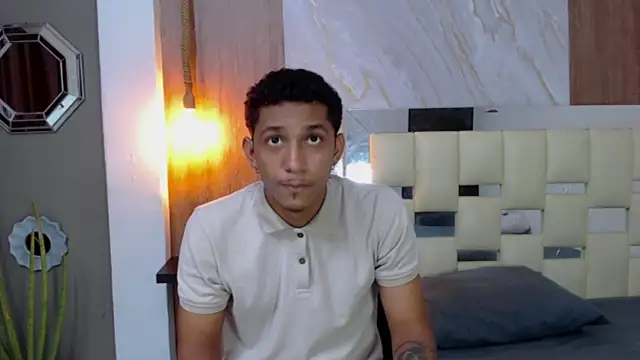 Snapshot of dominic_smith_ chatting on March 23, 2025, 12:15 am dominic smith  online show from March 23, 2025, 12:15 am
