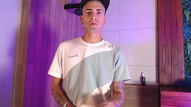 Snapshot of DrakeNeumann chatting on November 11, 2025, 3:56 am DrakeNeumann online show from November 11, 2025, 3:56 am