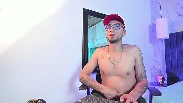 Snapshot of DrakeNeumann chatting on February 14, 2026, 4:13 am DrakeNeumann online show from February 14, 2026, 4:13 am