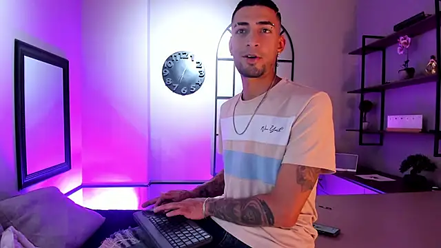 Snapshot of DrakeNeumann chatting on November 27, 2025, 3:40 am DrakeNeumann online show from November 27, 2025, 3:40 am