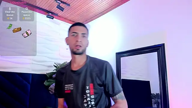 Snapshot of DrakeNeumann chatting on December 15, 2025, 3:34 am DrakeNeumann online show from December 15, 2025, 3:34 am