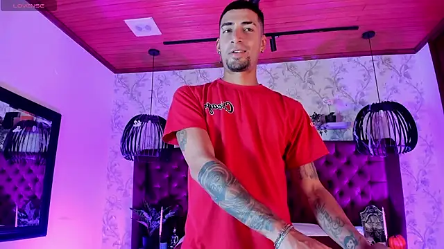 Snapshot of DrakeNeumann chatting on November 3, 2025, 3:56 am DrakeNeumann online show from November 3, 2025, 3:56 am