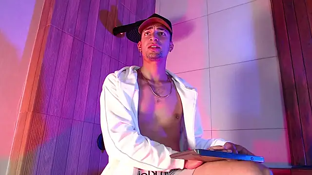 Snapshot of DrakeNeumann chatting on October 24, 2025, 4:00 am DrakeNeumann online show from October 24, 2025, 4:00 am