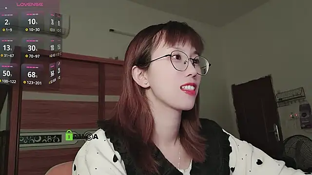 Snapshot of Lili_666 chatting on March 16, 2025, 5:17 pm Lili 666 online show from March 16, 2025, 5:17 pm