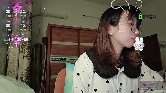 Lili 666 online show from November 28, 2025, 7:03 pm