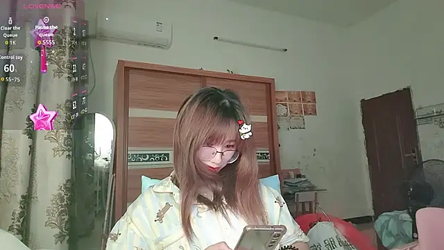 Lili 666 online show from May 26, 2026, 4:27 pm