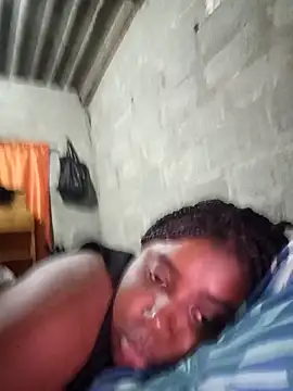 Chleo   online show from November 1, 2025, 3:35 am