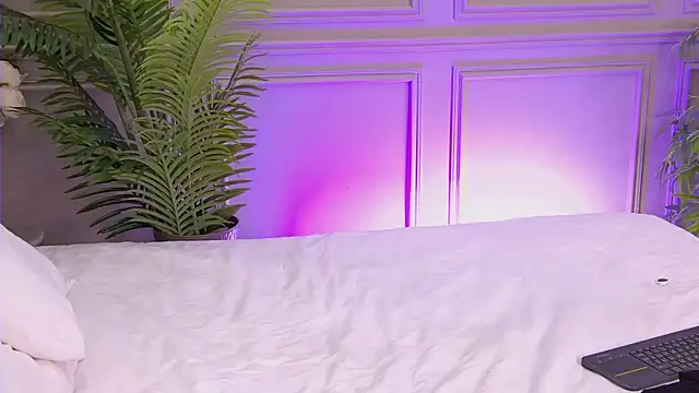 TrishaWinslet online show from November 18, 2025, 5:11 am