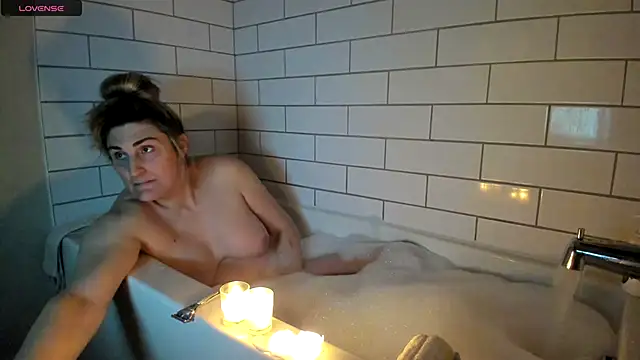 ImLeanneLawson online show from February 24, 2025, 11:41 pm