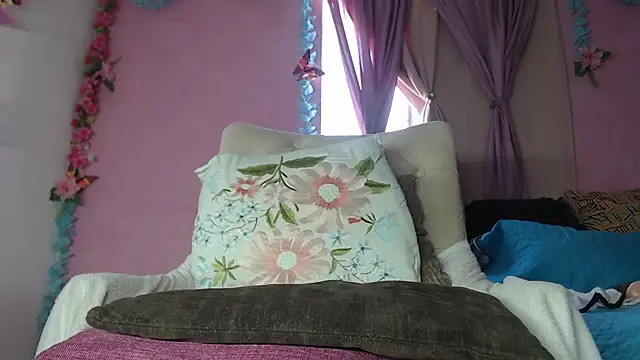 Snapshot of KeillyDiaz chatting on May 5, 2026, 1:03 pm KeillyDiaz online show from May 5, 2026, 1:03 pm