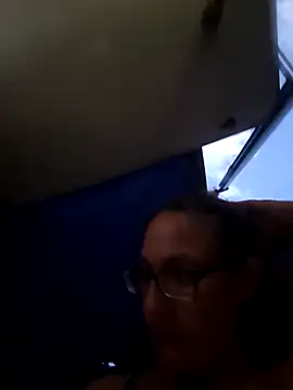 ILUV2TUCHMYKITTY online show from October 4, 2025, 1:40 am