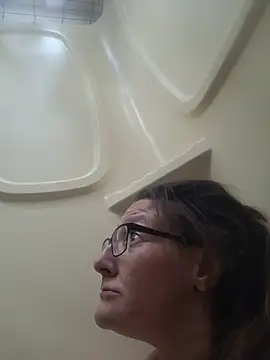 ILUV2TUCHMYKITTY online show from November 3, 2025, 10:57 pm