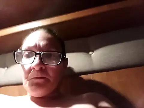 ILUV2TUCHMYKITTY online show from September 30, 2025, 11:44 pm