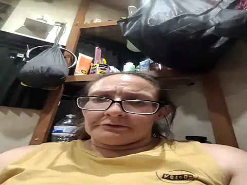 ILUV2TUCHMYKITTY online show from September 23, 2025, 3:57 am