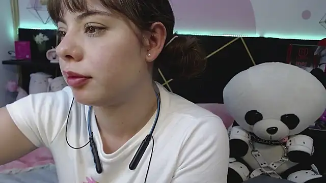 Snapshot of DanniAbbey chatting on November 16, 2025, 12:15 am DanniAbbey online show from November 16, 2025, 12:15 am