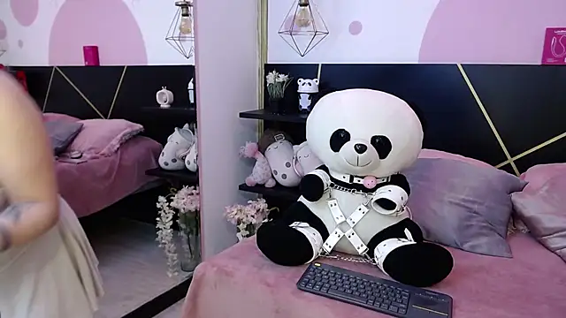 Snapshot of DanniAbbey chatting on November 9, 2025, 11:58 am DanniAbbey online show from November 9, 2025, 11:58 am