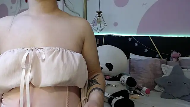 Snapshot of DanniAbbey chatting on December 14, 2025, 12:00 pm DanniAbbey online show from December 14, 2025, 12:00 pm