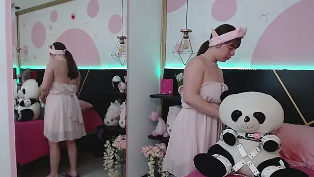 Snapshot of DanniAbbey chatting on November 21, 2025, 11:53 am DanniAbbey online show from November 21, 2025, 11:53 am