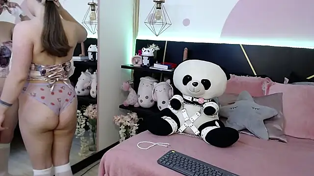 Snapshot of DanniAbbey chatting on November 26, 2025, 12:05 pm DanniAbbey online show from November 26, 2025, 12:05 pm