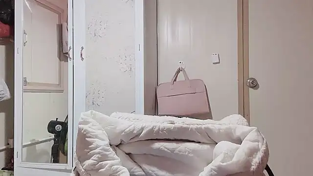 Snapshot of LinhChi_9x chatting on November 25, 2025, 2:01 am LinhChi 9x online show from November 25, 2025, 2:01 am