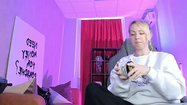 LylithSkye online show from October 2, 2025, 10:51 am