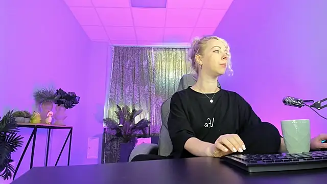 LylithSkye online show from September 10, 2025, 10:58 am