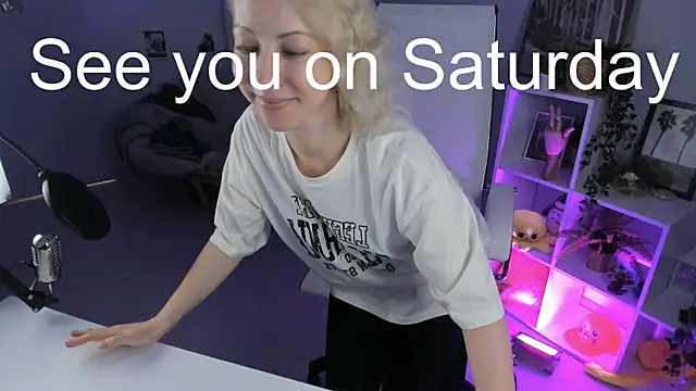 LylithSkye online show from March 15, 2025, 8:04 am