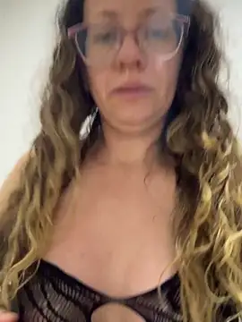 Snapshot of miss_hanna07 chatting on December 17, 2025, 10:20 am miss hanna07 online show from December 17, 2025, 10:20 am