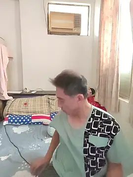 Snapshot of YuHsuant chatting on October 8, 2025, 2:02 am YuHsuant online show from October 8, 2025, 2:02 am