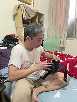 Snapshot of YuHsuant chatting on March 12, 2025, 6:51 am YuHsuant online show from March 12, 2025, 6:51 am