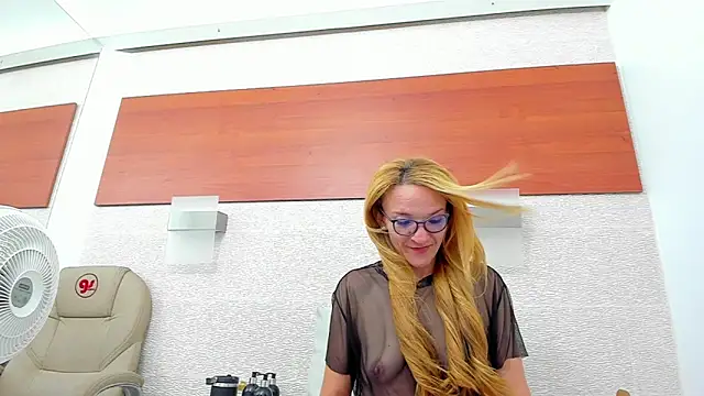 Snapshot of maddy_cartter chatting on November 24, 2025, 11:21 am maddy cartter online show from November 24, 2025, 11:21 am