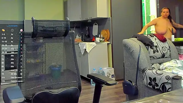 1lindsey1 online show from November 18, 2025, 10:40 am