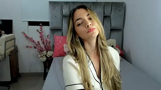 Snapshot of baby-miah chatting on January 5, 2025, 4:36 am baby-miah online show from January 5, 2025, 4:36 am