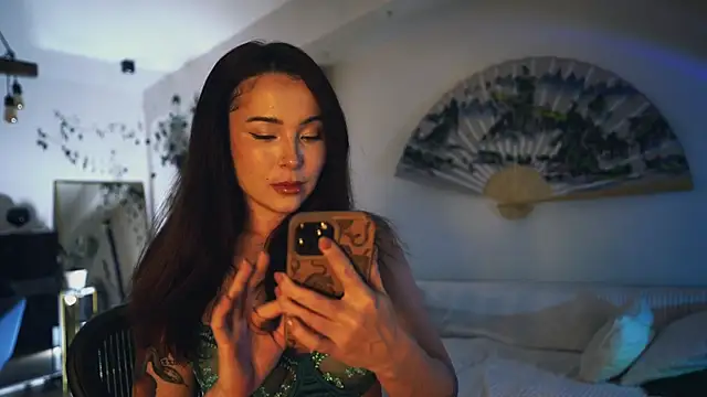 Leona Mell online show from January 13, 2026, 10:46 pm